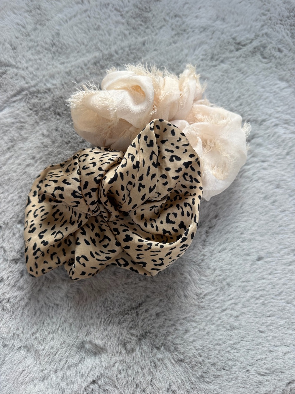 Kitsch scrunchie duo